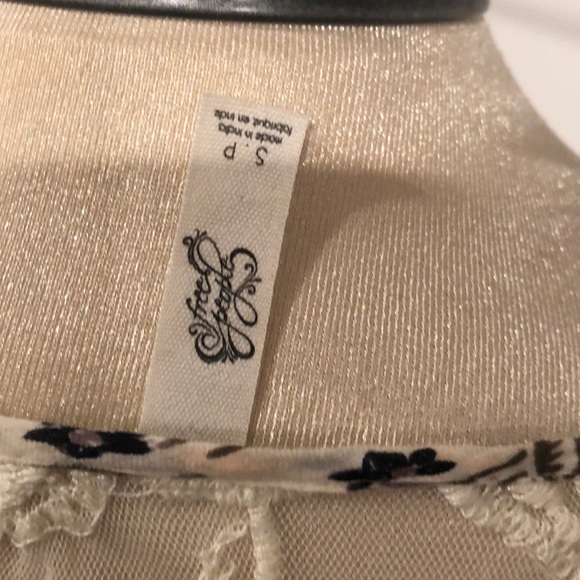 Tunic with lace detail - Picture 5 of 5